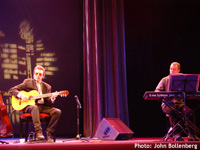 Steve Hackett and Roger King, live March 2005, Verviers, BE (photo: John Bollenberg)