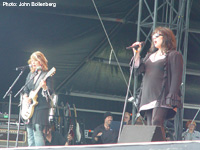 Heart at Arrow Rock Festival 2004 (photo: John Bollenberg)
