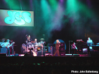 Yes at Arrow Rock Festival 2004 (photo: John Bollenberg)