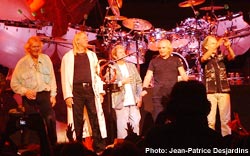 Yes live in Aug 2004 - encore (Photo: 2004 Jean-Patrice Desjardins)