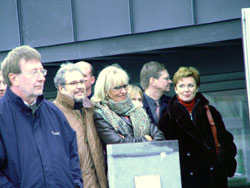 11. Amongst the strictly limited audience were some famous Belgian media people such as Panorama journalist and Kanaal Z director Johan Opdebeeck (in the brown leather jacket) and VRT radio voice Betty Mellaerts (extreme right) who seemed to enjoy every second of the rooftop concert